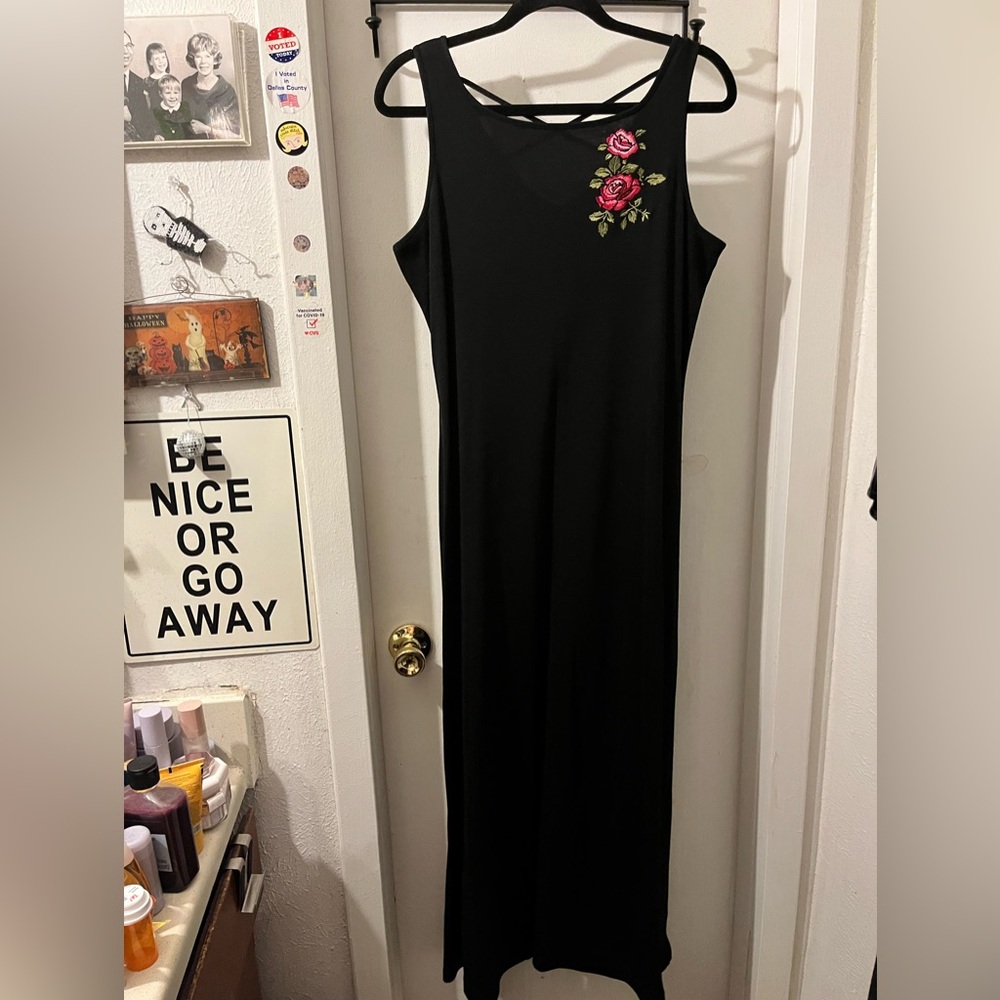 Arendine - size XL- bk maxi soft dress w/ embr & strap back. GUC.